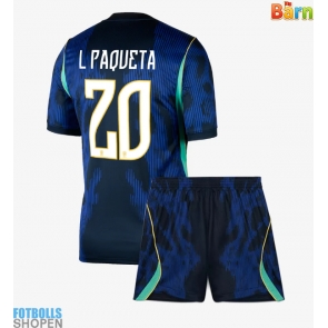 Billiga Brasilien Lucas Paqueta #20 Bortatröja Barn VM 2026 Kortärmad (+ Korta byxor)